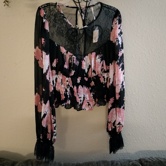 Free People Lace Floral Top. NWT Size Small. Excellent Condition - Picture 8 of 14